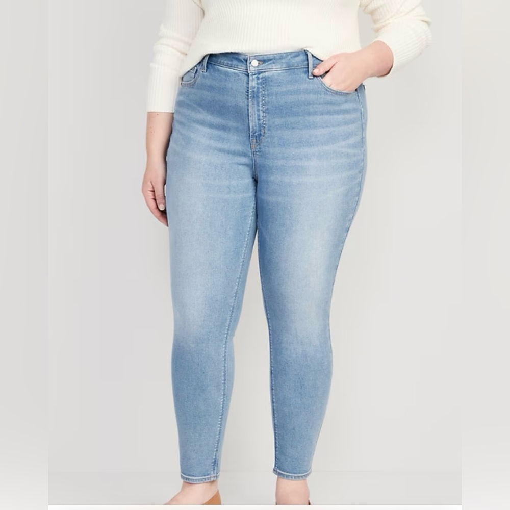 NWT Old Navy High Rise Rockstar Super Skinny jeans light wash Size 18 long